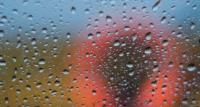 雨水打在玻璃上的静谧·42P